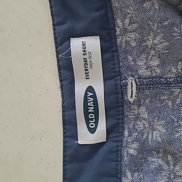 Old Navy women's chambray Everyday Short with white flowers size 18 - Picture 3 of 8